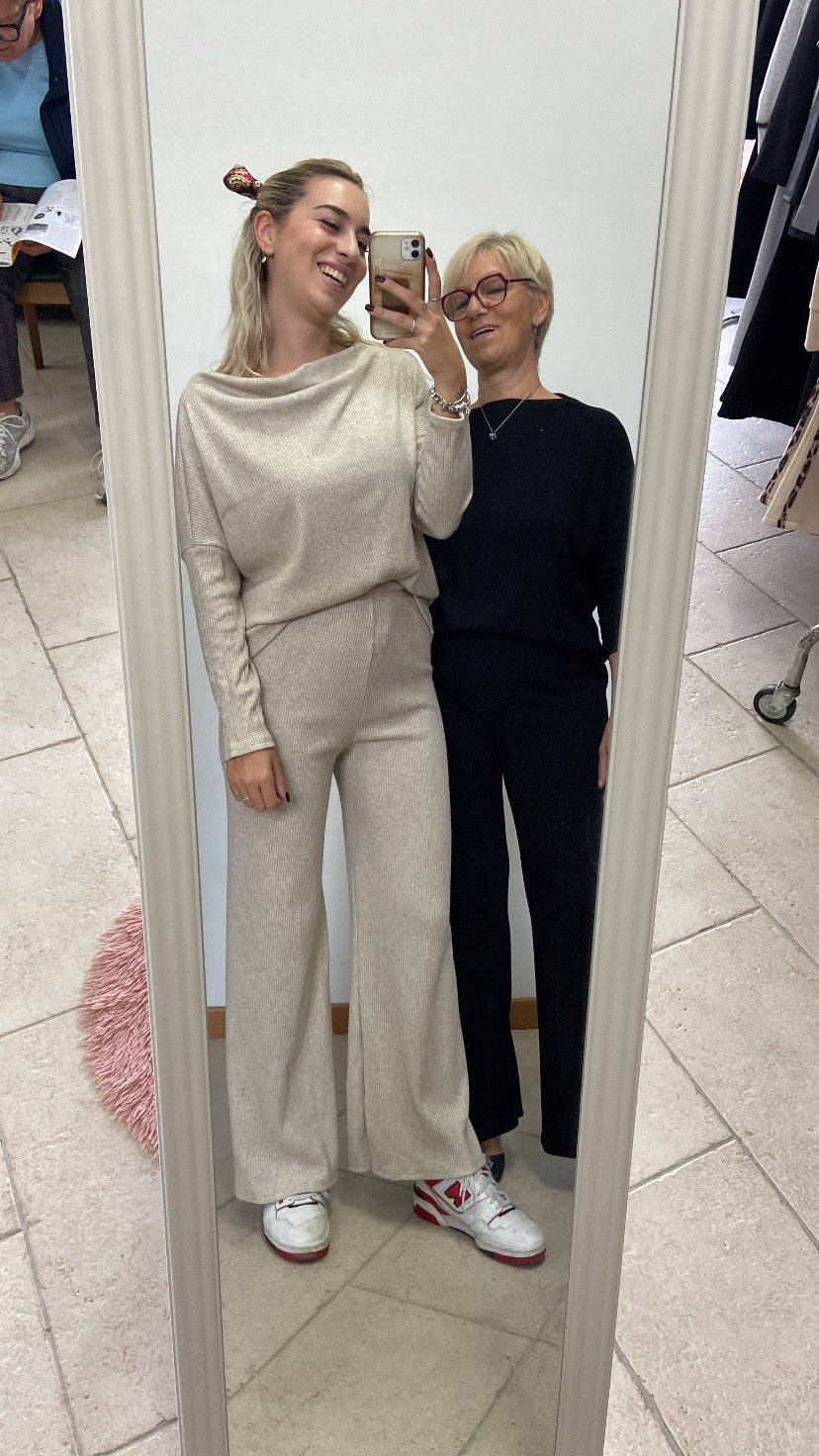 Maglia scollo a costine