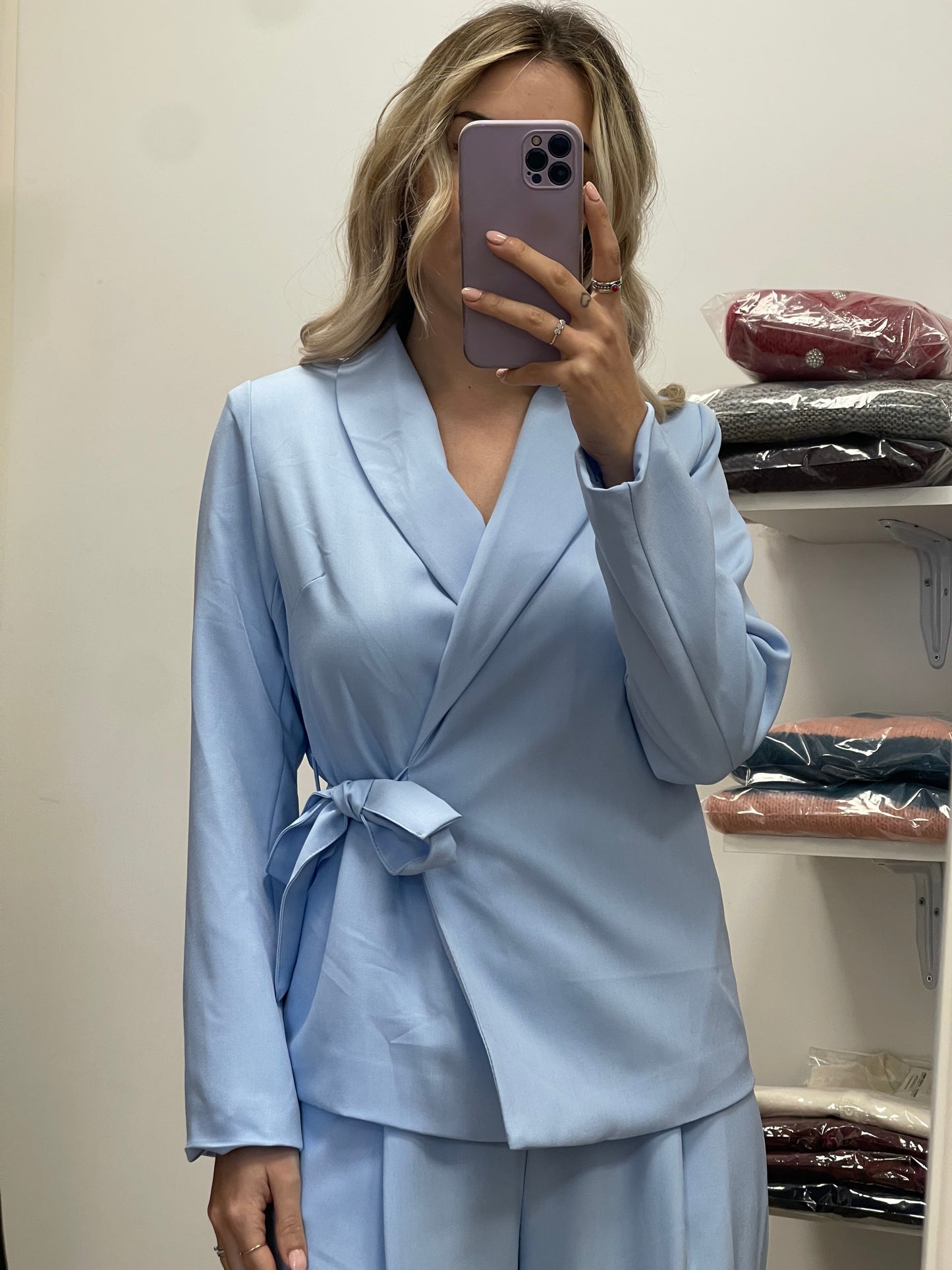 Tailleur con cintura fiocco