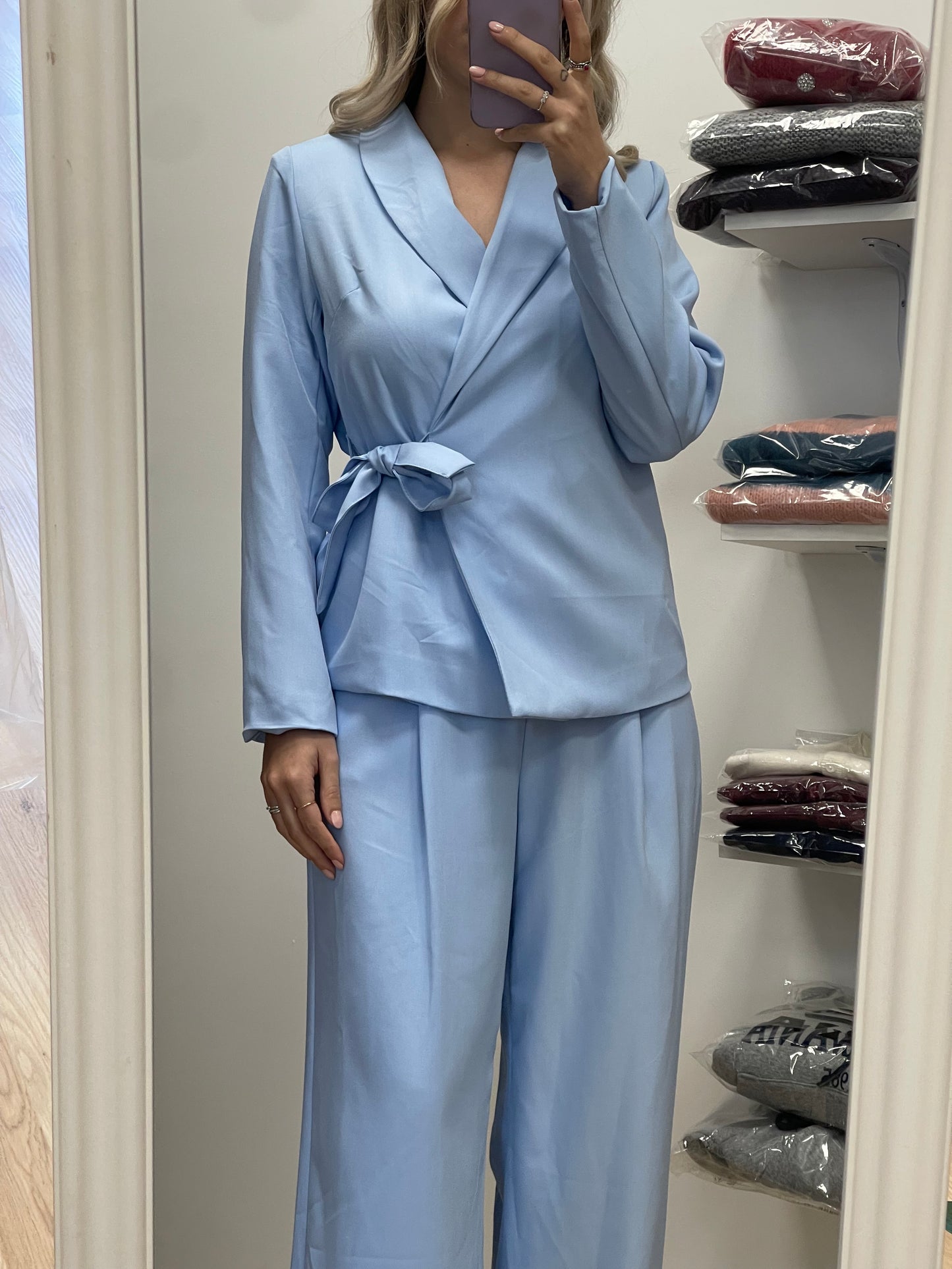 Tailleur con cintura fiocco