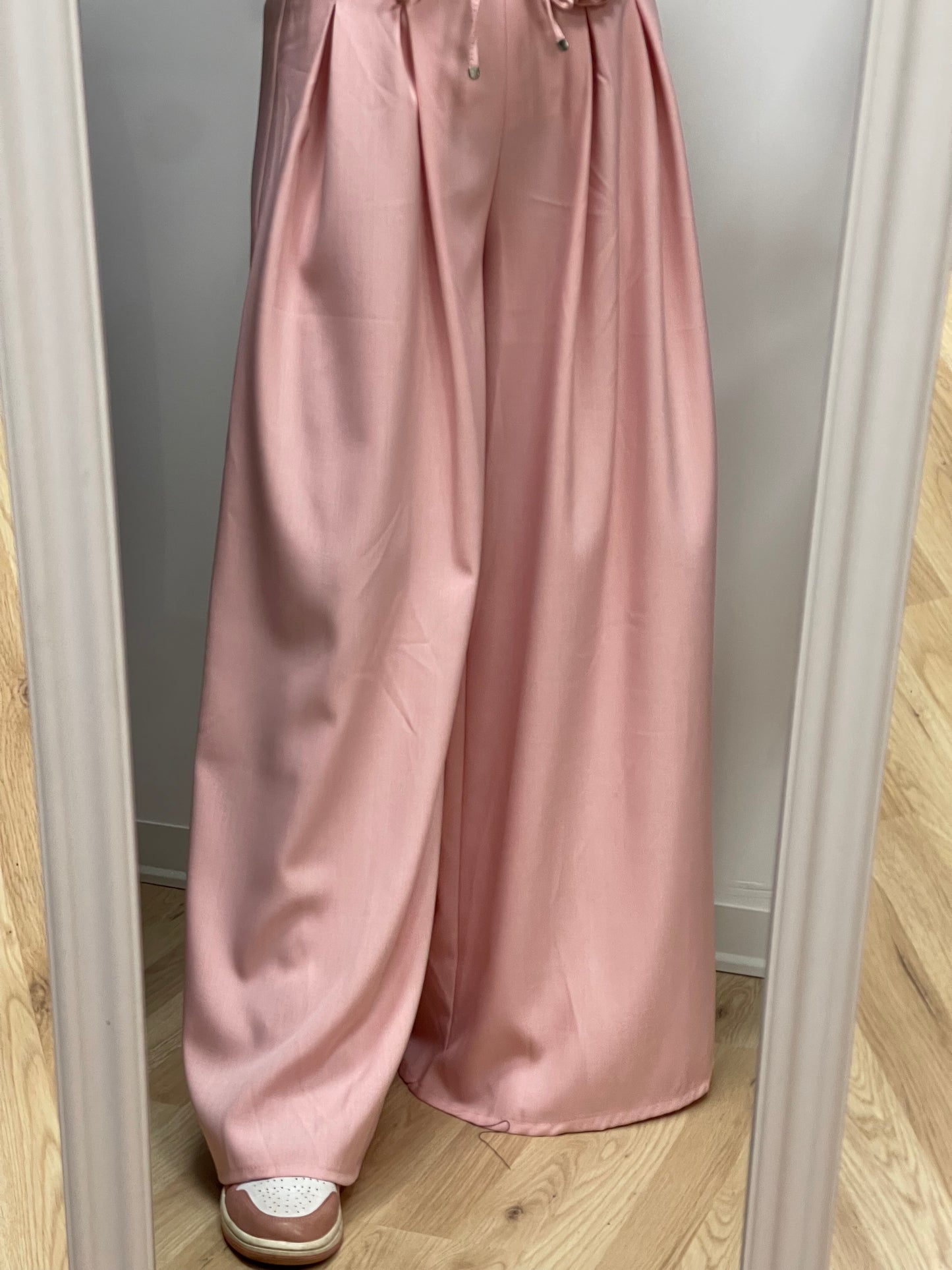 Pantalone con spilla primavera
