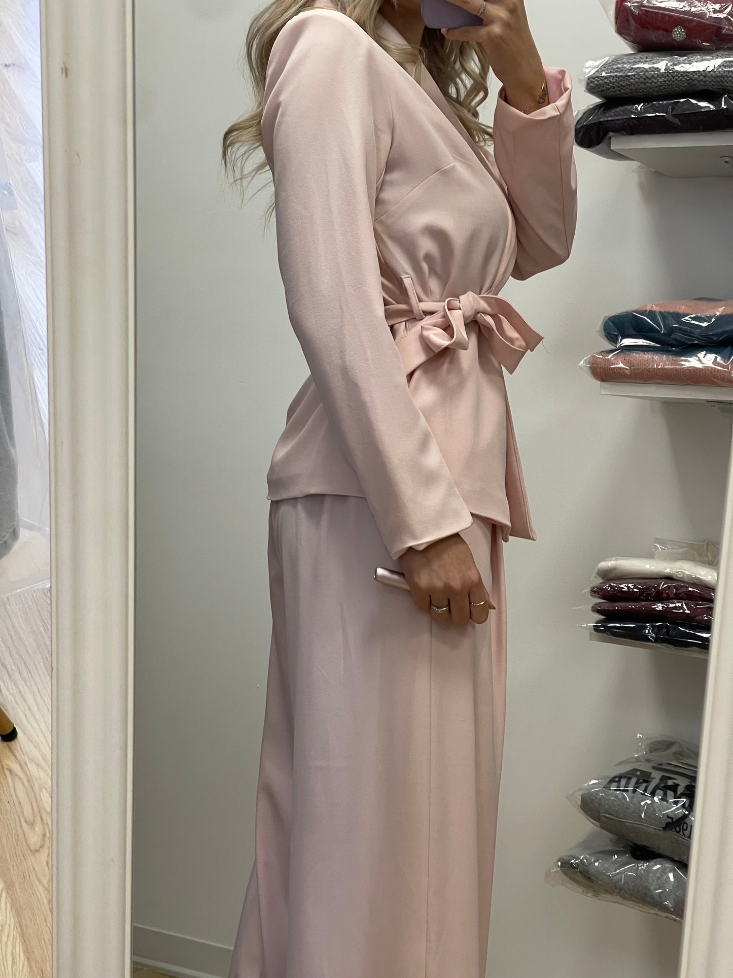 Tailleur con cintura fiocco
