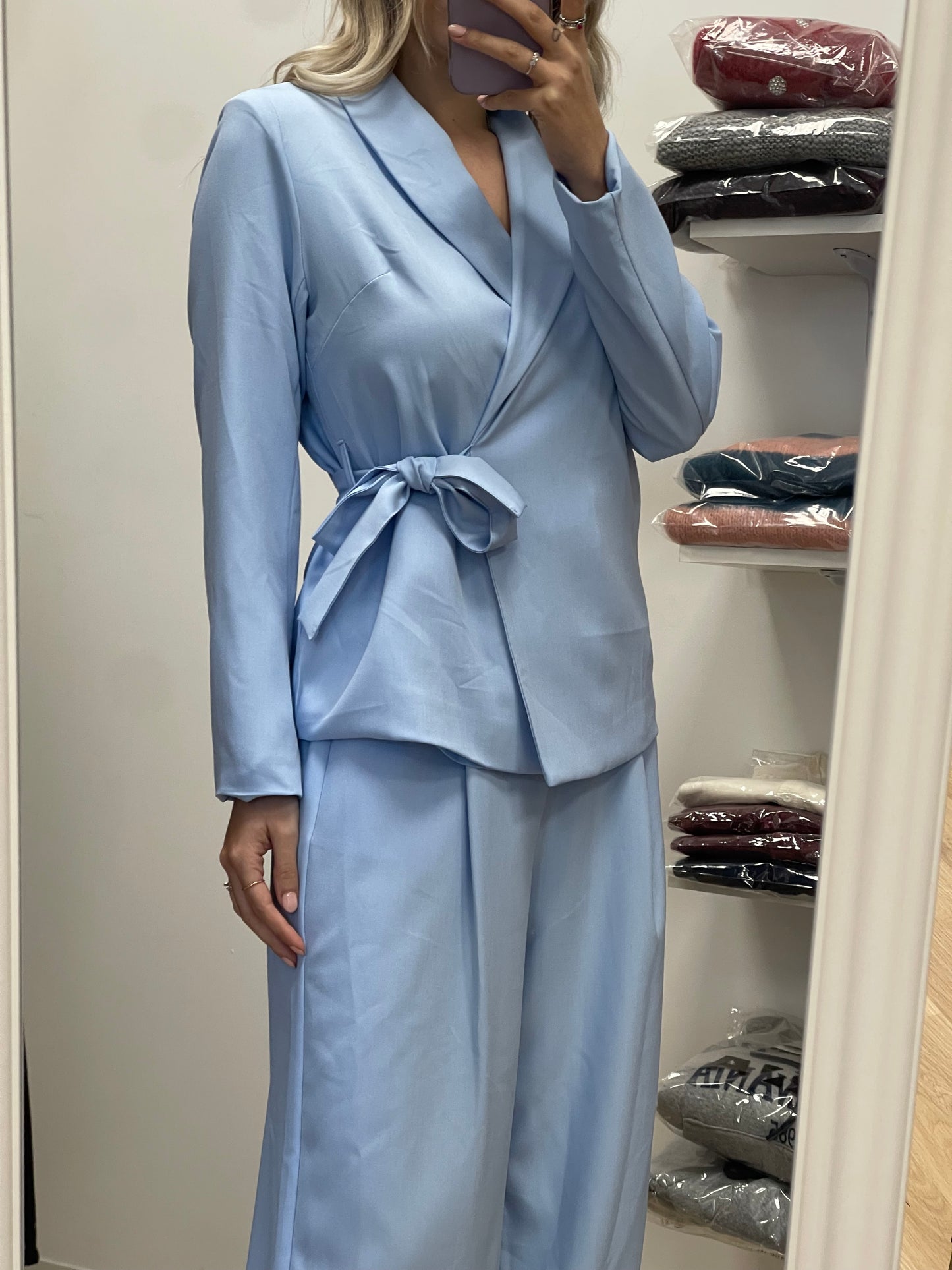 Tailleur con cintura fiocco