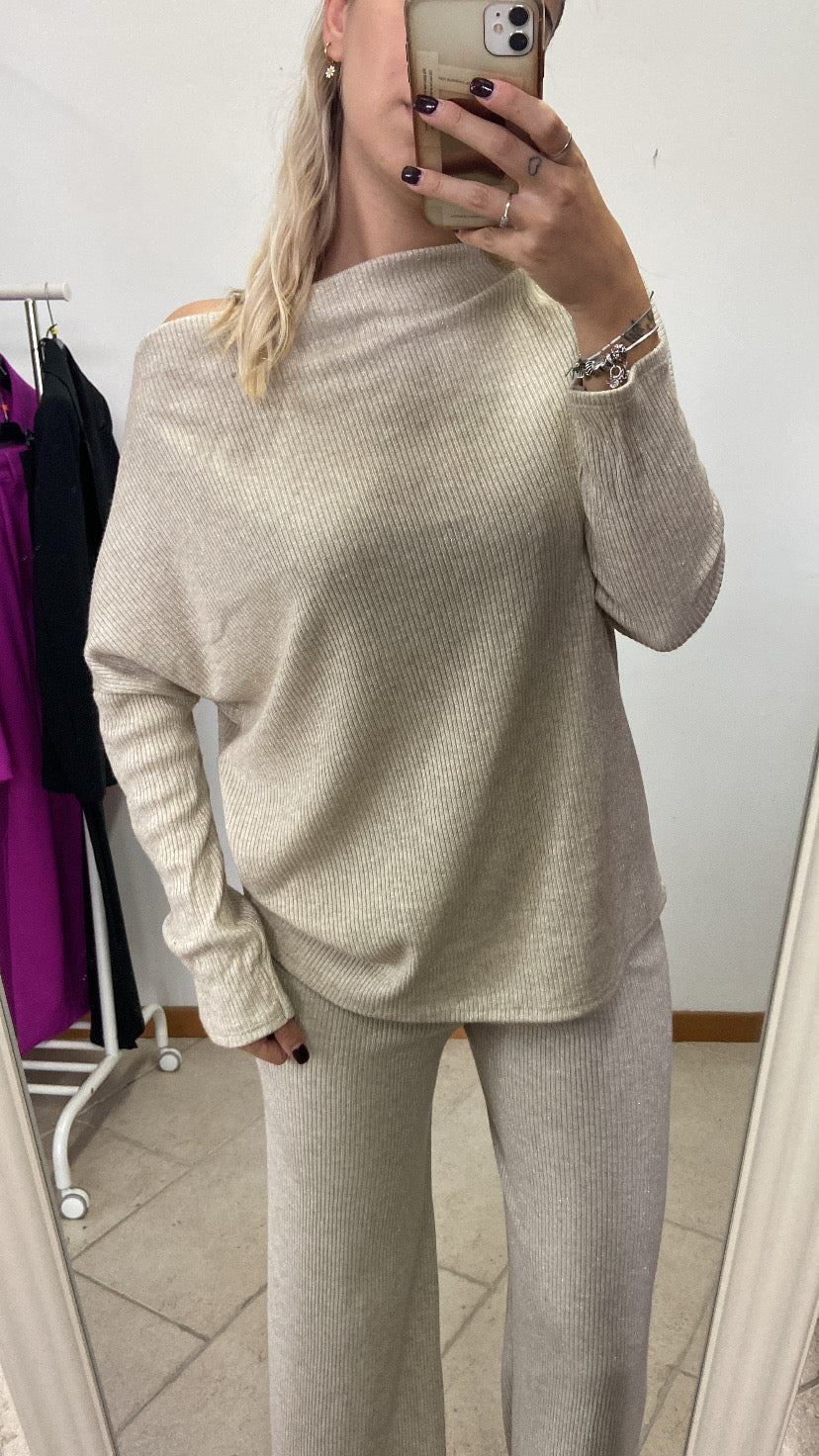 Maglia scollo a costine