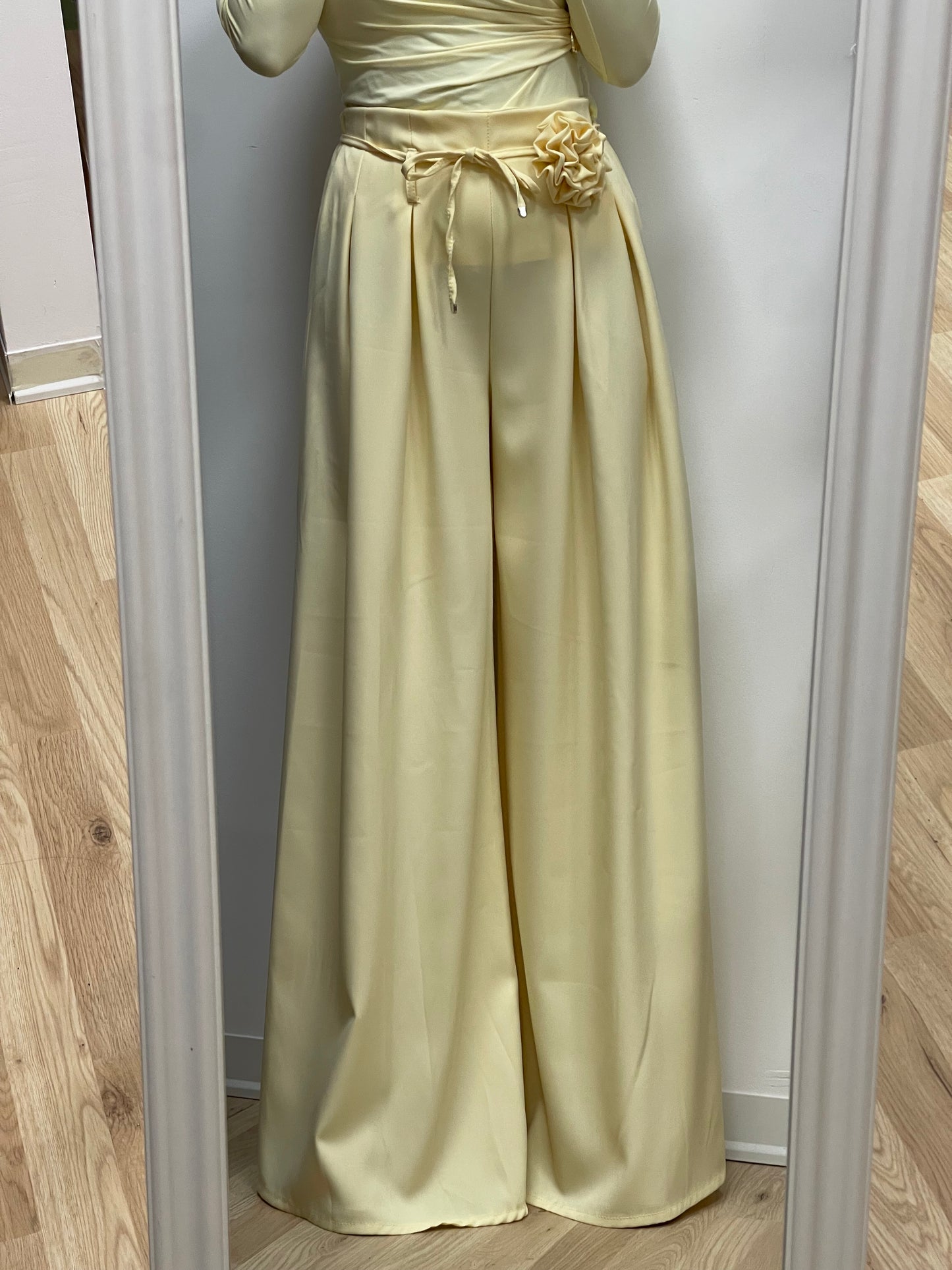 Pantalone con spilla primavera