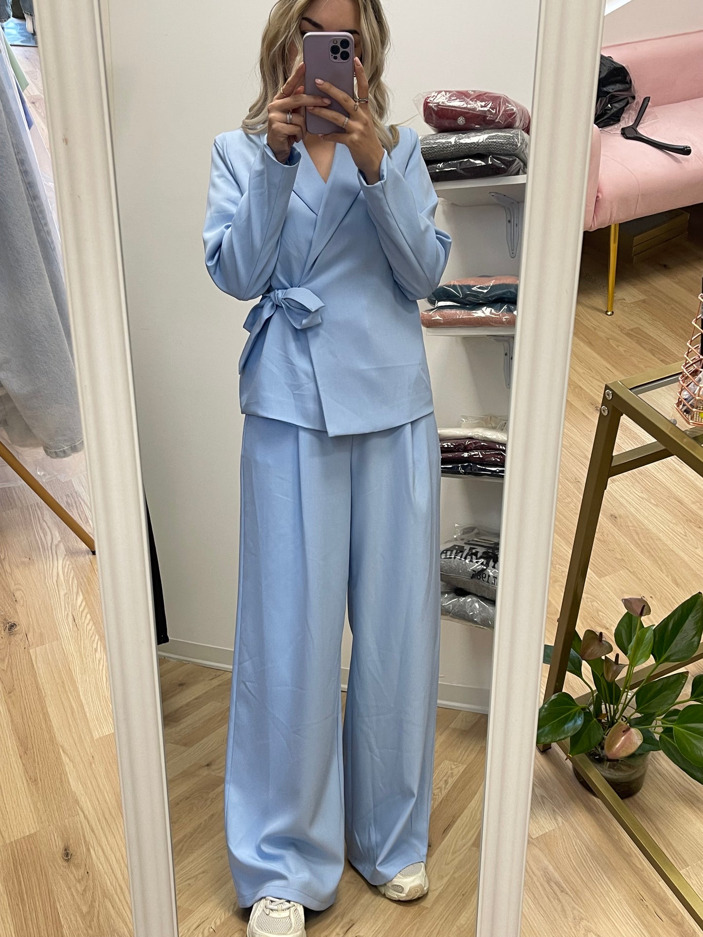Tailleur con cintura fiocco