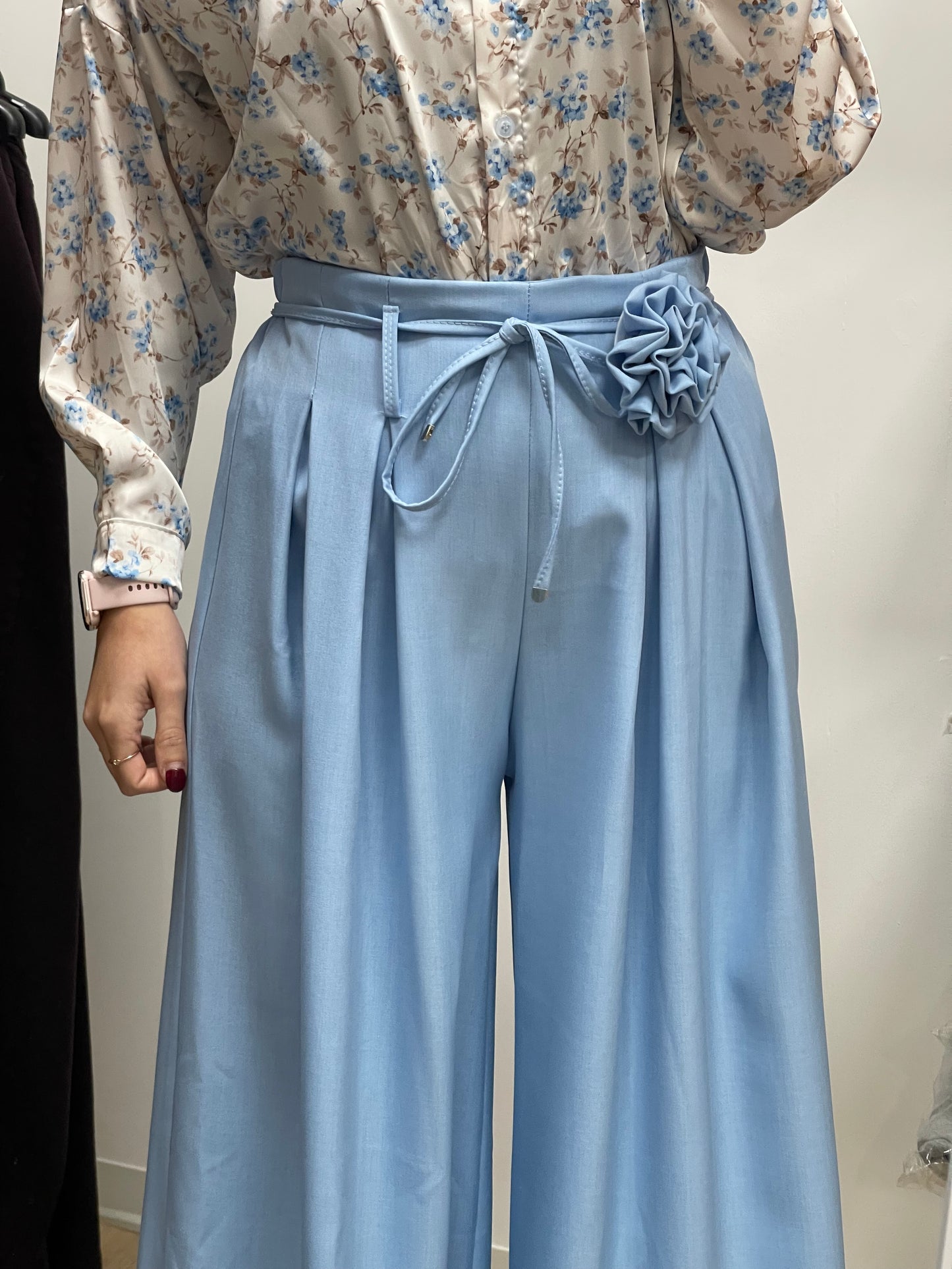 Pantalone con spilla primavera
