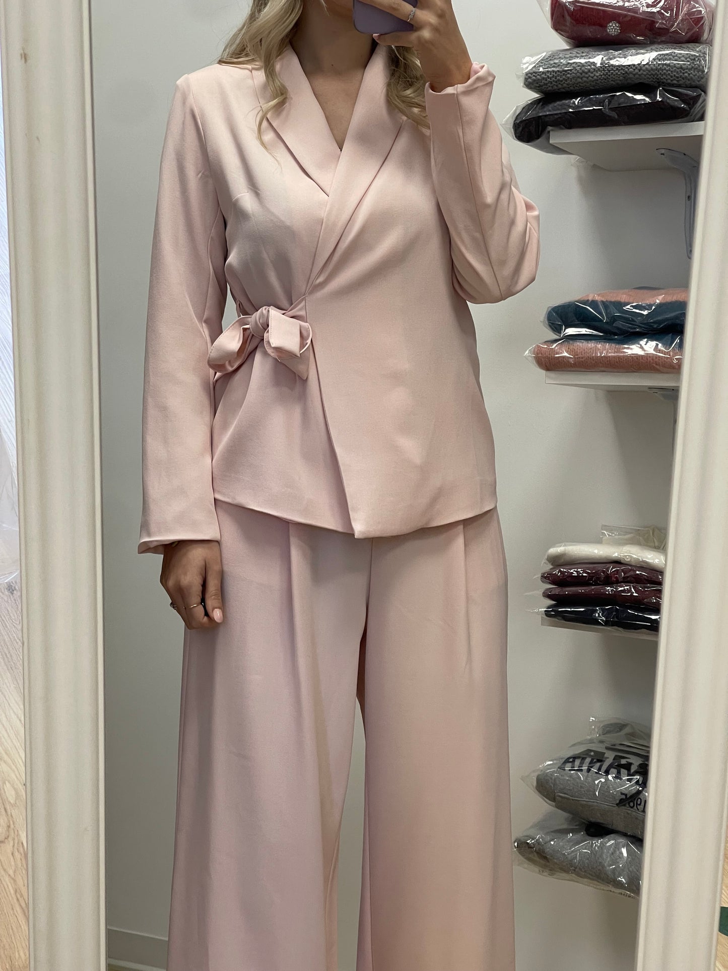 Tailleur con cintura fiocco