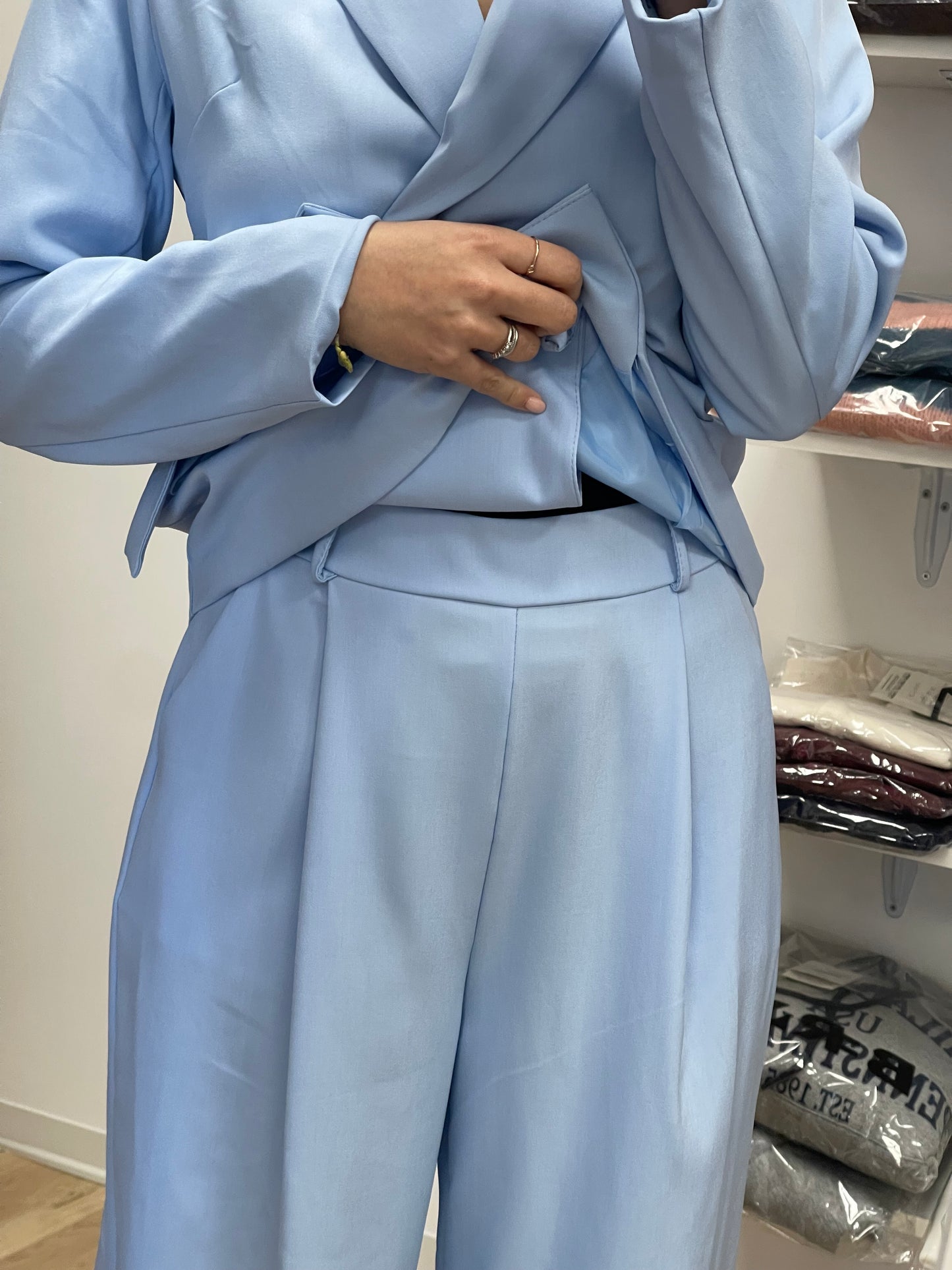 Tailleur con cintura fiocco
